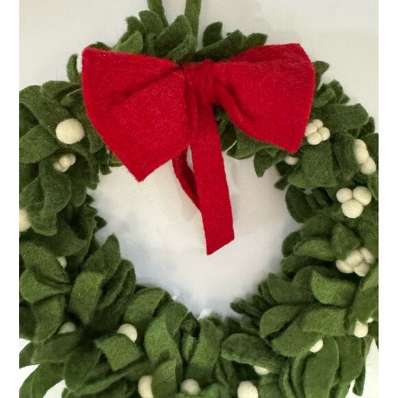 Pottery Barn Kids Felted Wool Mistletoe Christmas Wreath Small 16" Green - Picture 3 of 5